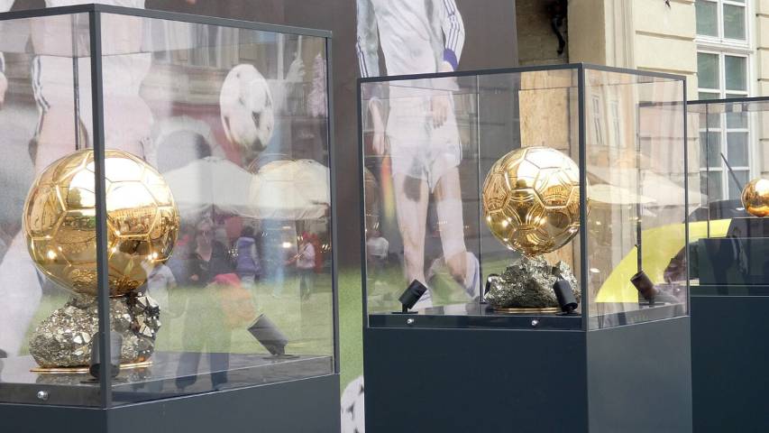 ilustasi trofi Ballon d'Or (commons.wikimedia.org/Петрокрс)