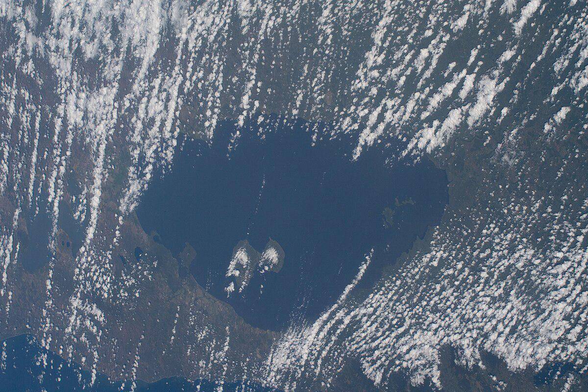 Pemandangan Danau Nikaragua yang diambil selama Ekspedisi ISS Ke-66. (commons.wikimedia.org/Earth Science and Remote Sensing Unit, Lyndon B. Johnson Space Center)