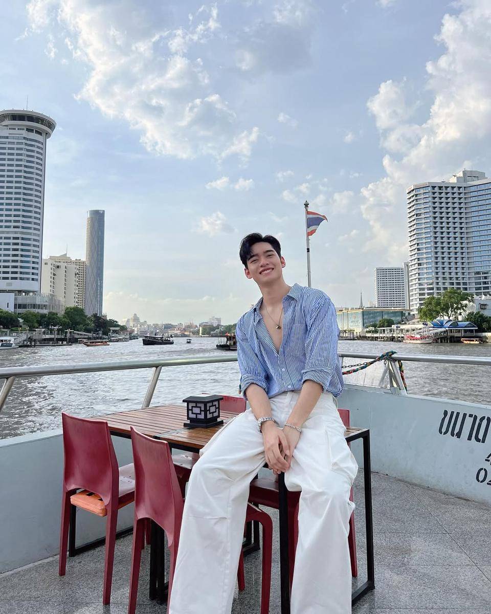 styling celana cargo ala Kaownah Kittipat (instagram.com/Kaownah)