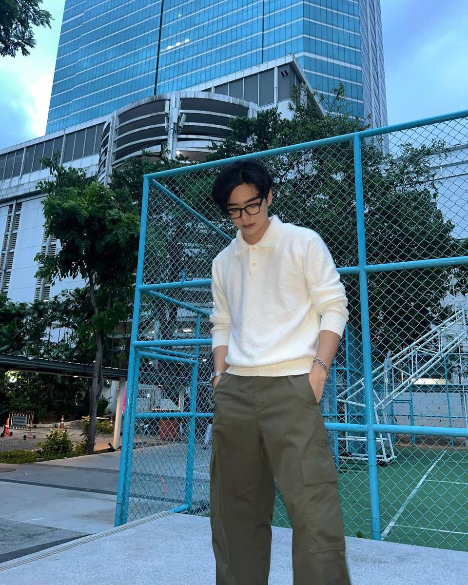styling celana cargo ala Kaownah Kittipat (instagram.com/Kaownah)