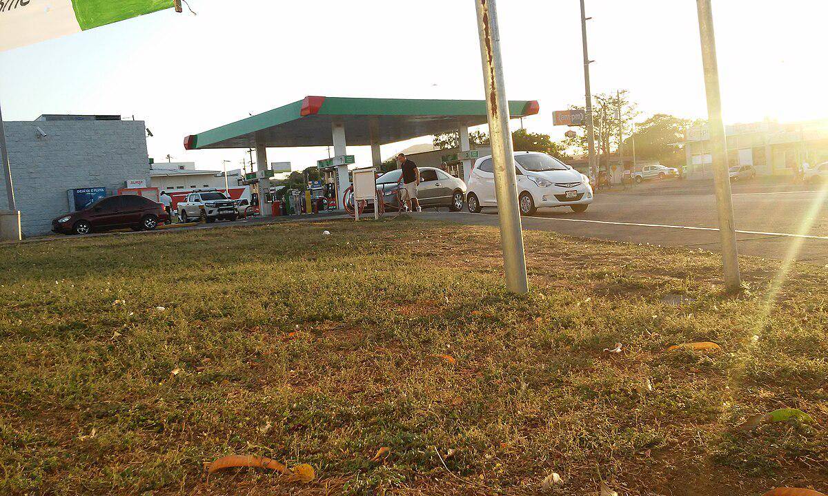 potret pom bensin di Managua (commons.wikimedia.org/Byralaal)