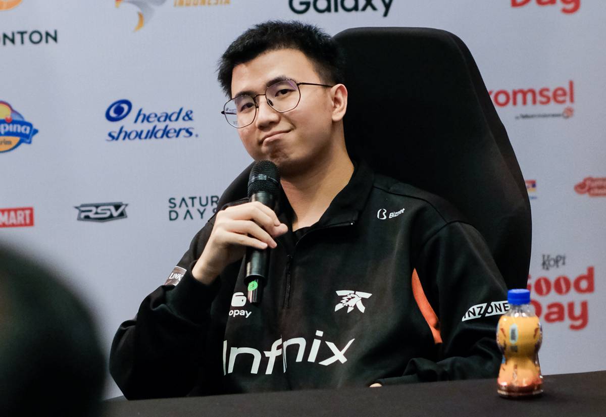 potret CW saat konferensi pers bersama tim ONIC Esports