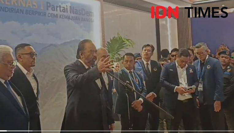 Ketua Umum Partai NasDem, Surya Paloh, saat jumpa pers terkait penangkapan Bupati Kolaka Timur di Makassar, Jumat (8/8/2025).