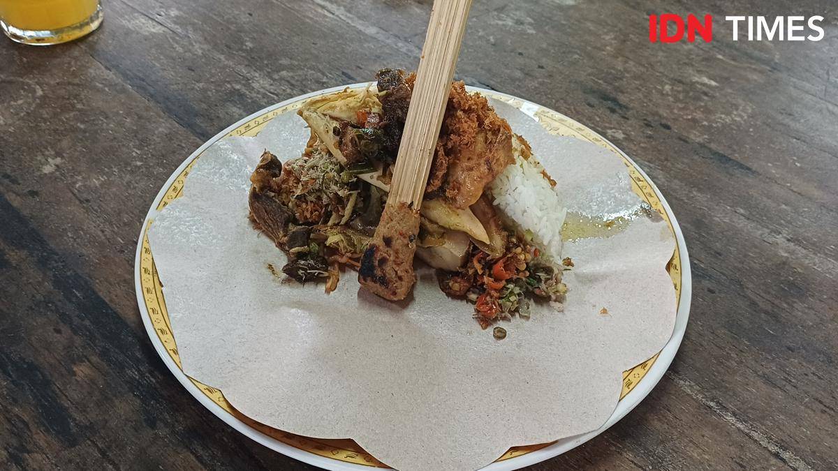 Potret nasi campur bali, Warung Mek Juwel, Ubud, Bali