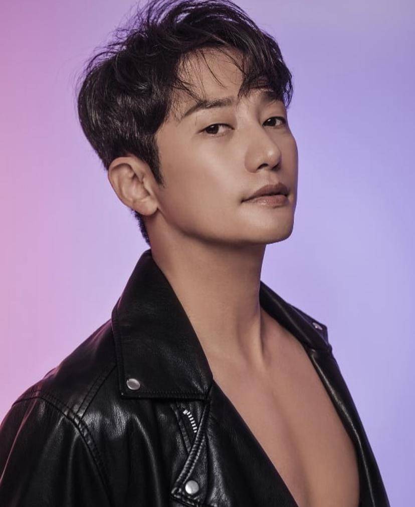 Park Si Hoo