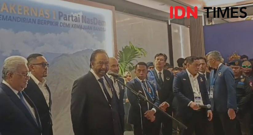 Ketua Umum Partai NasDem, Surya Paloh, saat jumpa pers terkait penangkapan Bupati Kolaka Timur di Makassar, Jumat (8/8/2025). 