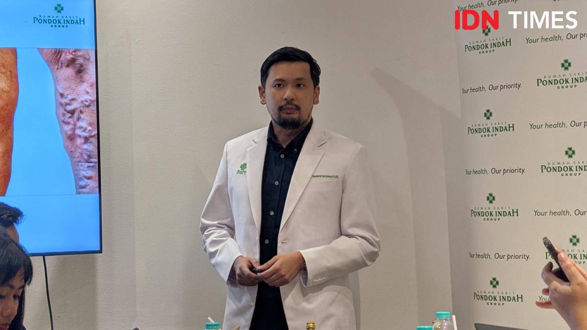 Dokter spesialis bedah subspesialis bedah vaskular RS Pondok Indah, dr. Charley Dokma Tua Simanjuntak, Sp. B, Subsp. B.V.E. (K) (IDN Times/Misrohatun)