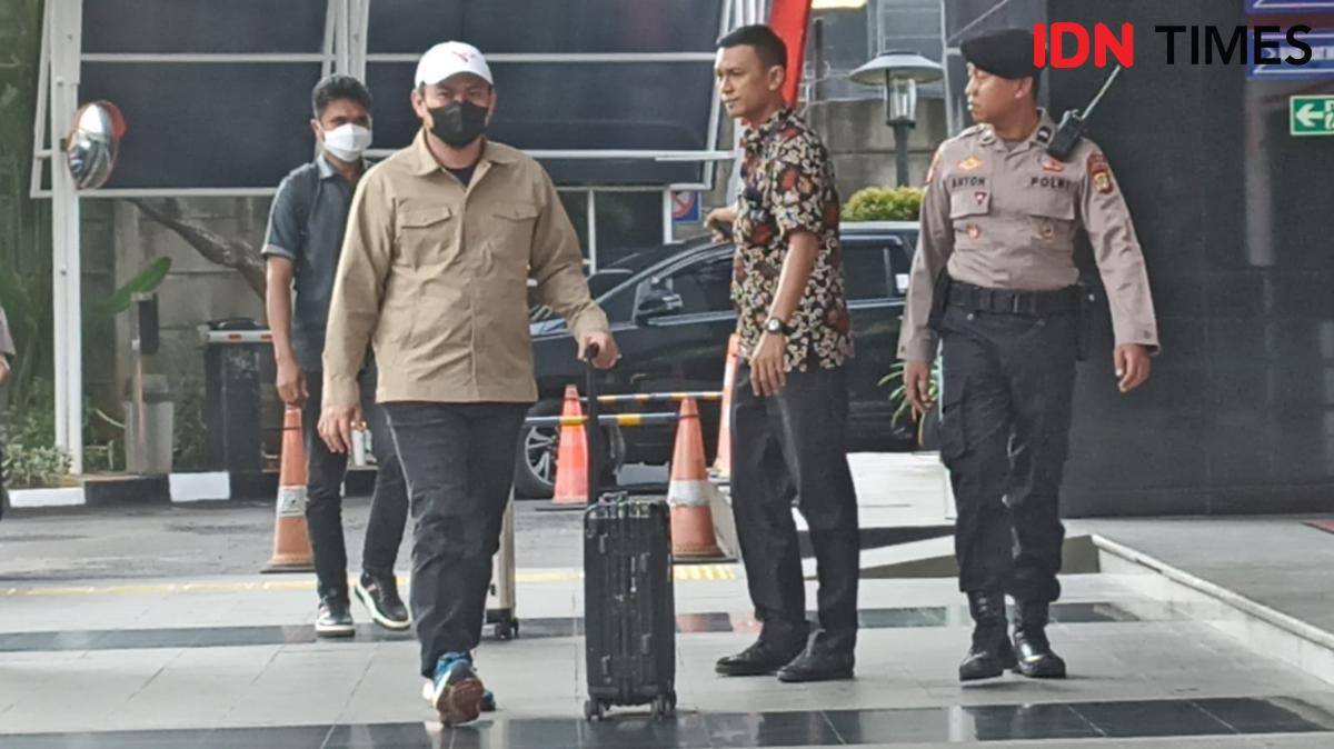 Bupati Kolaka Timur, Abdul Azis tiba di Gedung KPK,