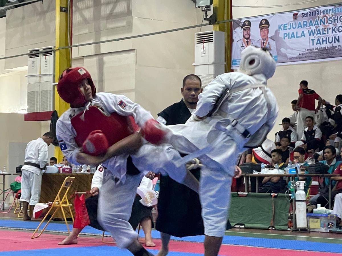 Atlet Kempo beradu tendangan di Kejuaraan Wali Kota Cup (Foto: IDN Times/Halbert Caniago)