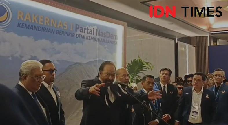Ketua Umum Partai NasDem, Surya Paloh, saat jumpa pers terkait penangkapan Bupati Kolaka Timur di Makassar, Jumat (8/8/2025).