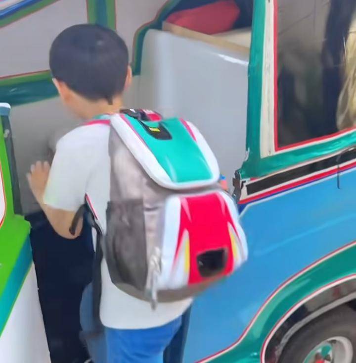 potret Shaquille, anak Cut Meyriska, naik bajaj pulang sekolah