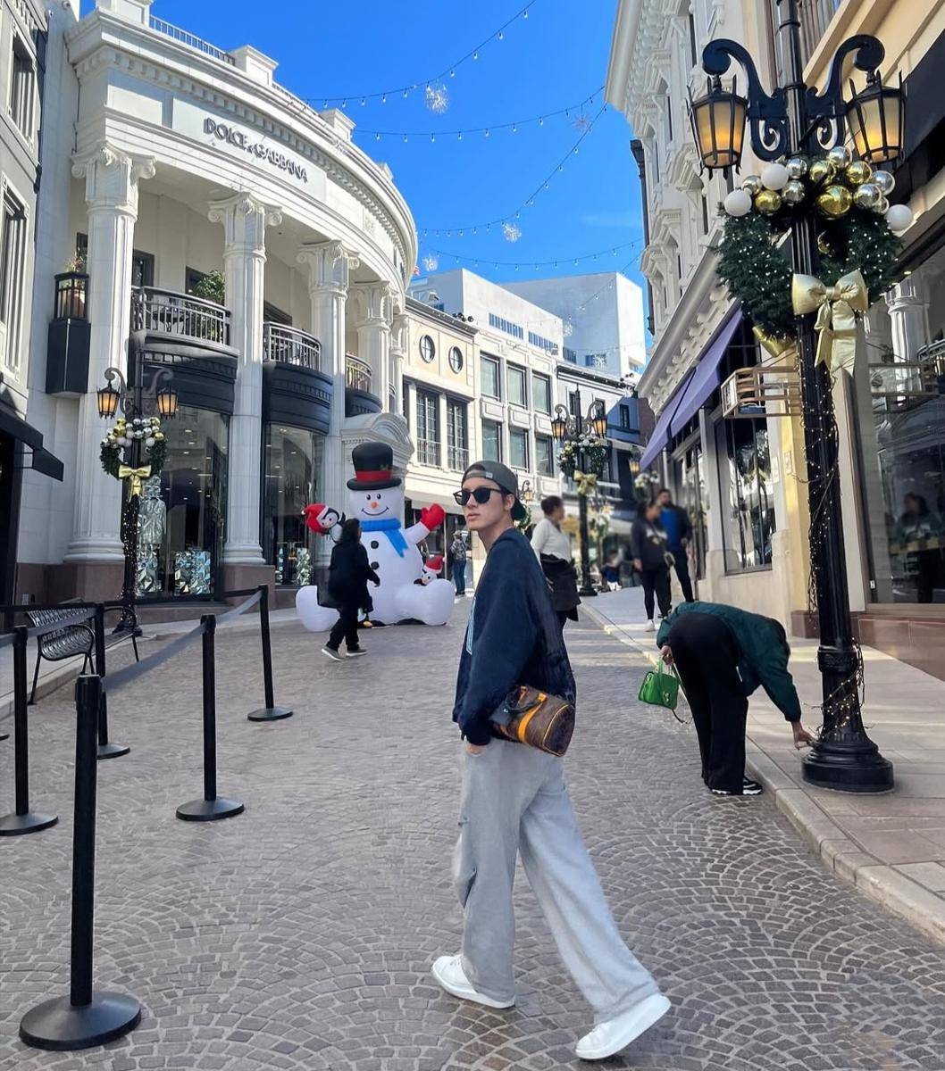 Eric THE BOYZ (instagram.com/eric.is.youngjae)