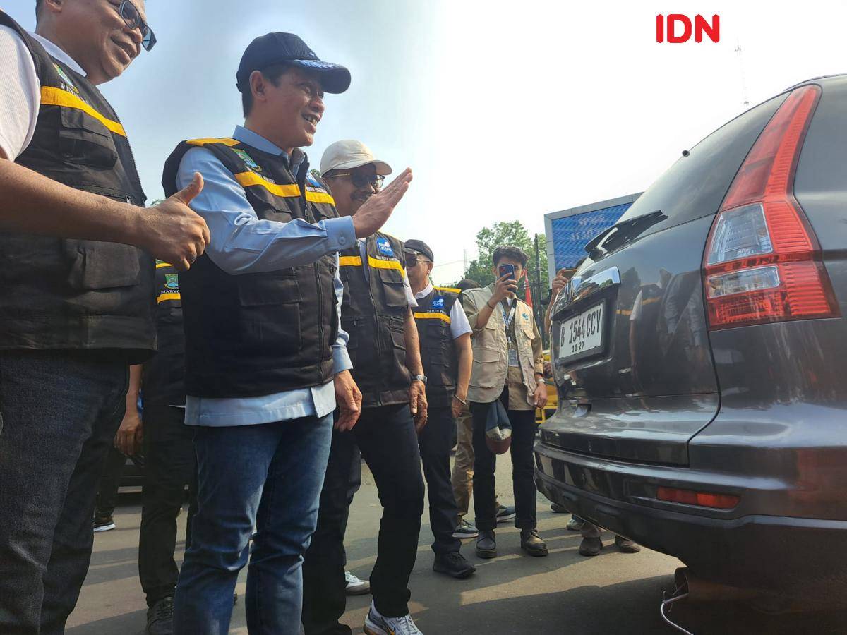 Menteri Lingkungan Hidup, Hanif Faisol Nurofiq saat deklarasi satgas langit biru di Kota Tangerang (IDN Times/Maya Aulia Aprilianti)