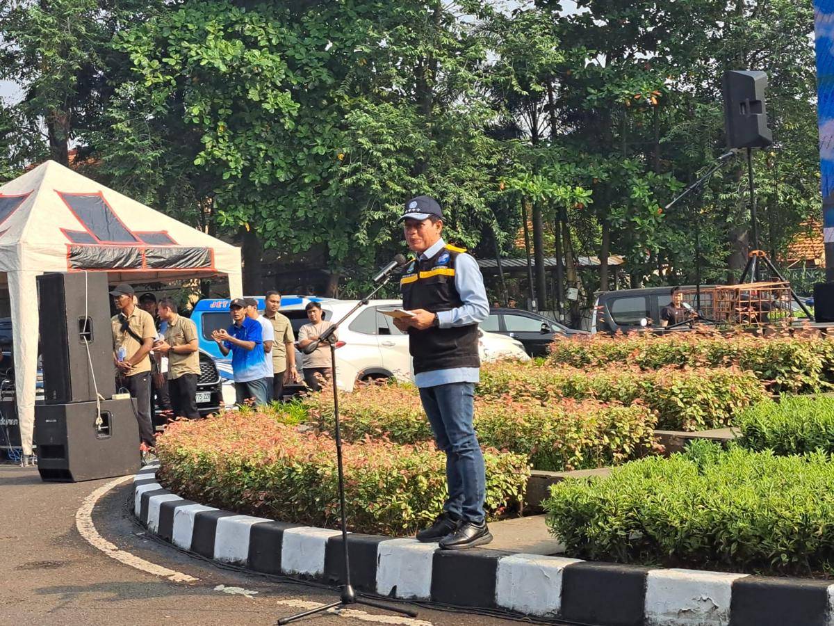 Menteri Lingkungan Hidup, Hanif Faisol Nurofiq saat deklarasi satgas langit biru di Kota Tangerang (IDN Times/Maya Aulia Aprilianti)