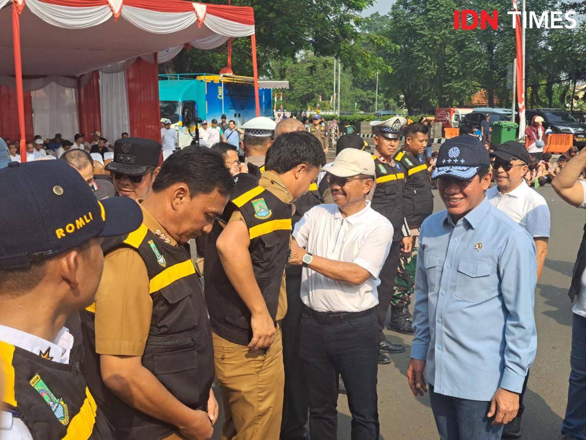 Menteri Lingkungan Hidup, Hanif Faisol Nurofiq saat deklarasi satgas langit biru di Kota Tangerang (IDN Times/Maya Aulia Aprilianti)