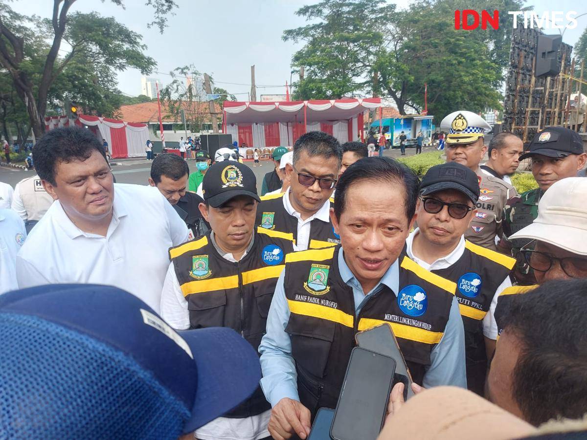 Menteri Lingkungan Hidup, Hanif Faisol Nurofiq saat deklarasi satgas langit biru di Kota Tangerang (IDN Times/Maya Aulia Aprilianti)