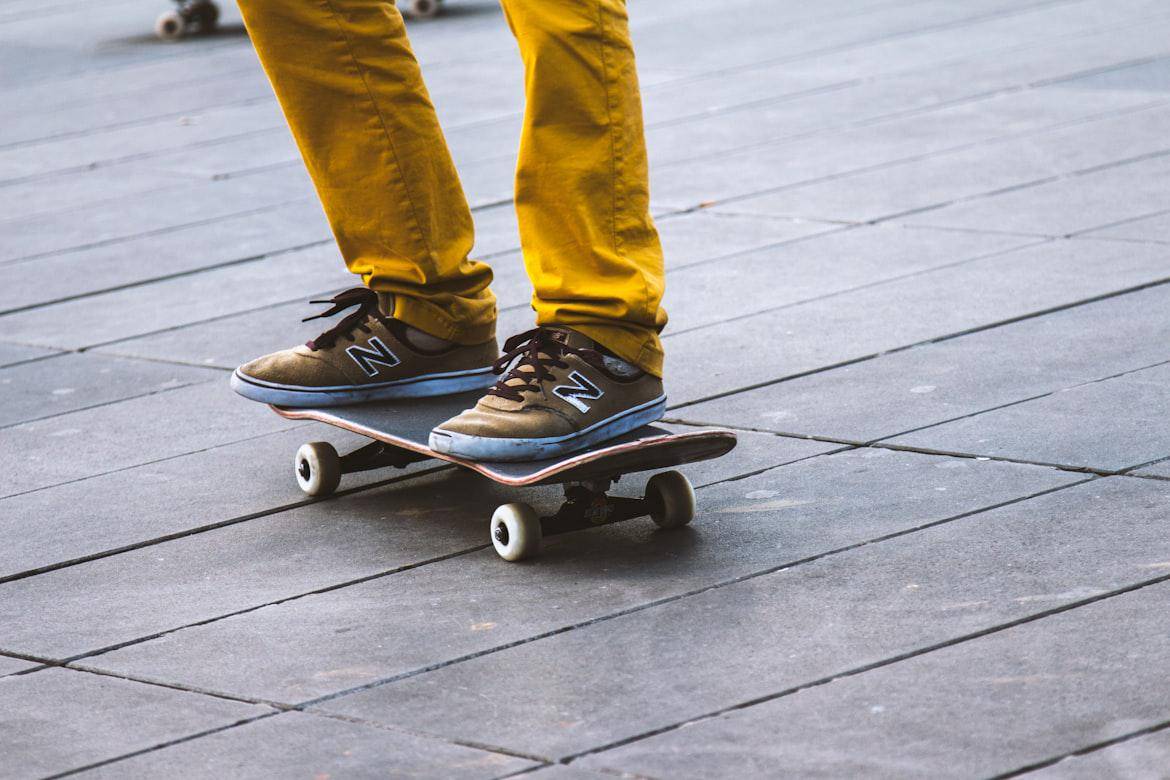 ilustrasi sepatu kanvas (unsplash.com/Gwendal Cottin)