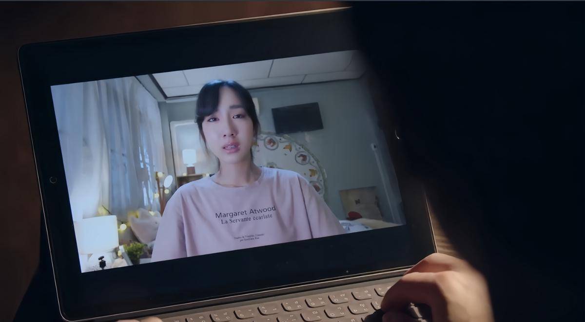 still cut Aye Sarunchana di The Comment (Dok.GMMTV/The Comment)