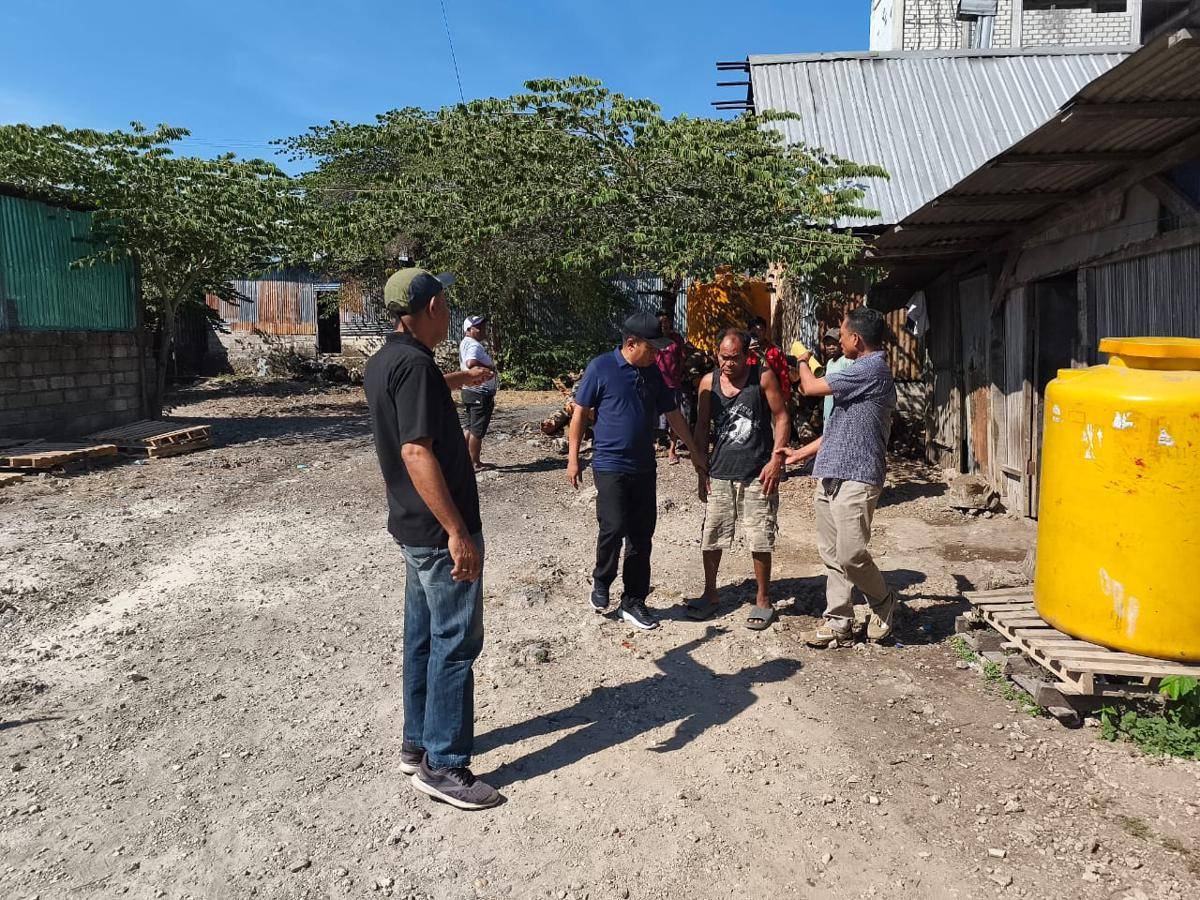 Iba Boymau alias Boy (kanan) terpidana kasus cabul yang kabur. (Dok Kejati NTT)