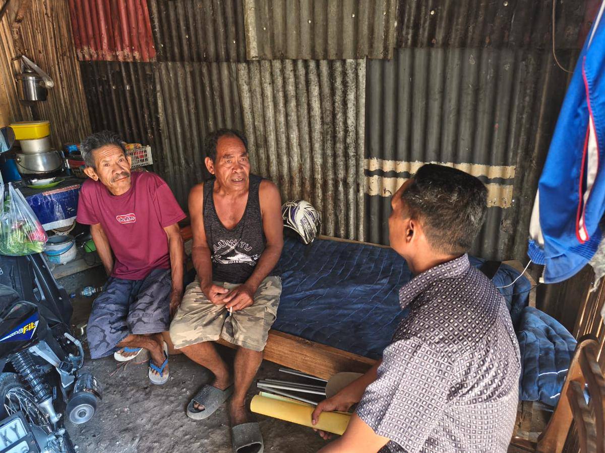 Iba Boymau alias Boy (kiri) terpidana kasus cabul yang kabur. (Dok Kejati NTT)