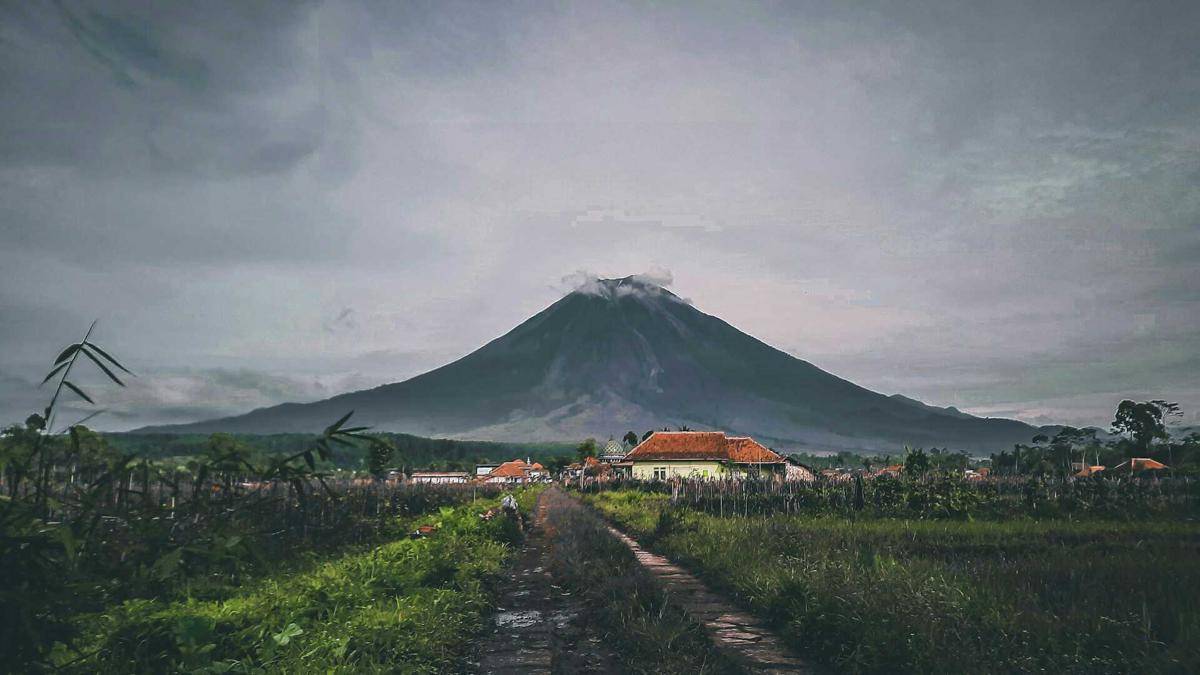 Gunung Semeru, Jawa Timur (unsplash.com/Ibnu Al Rasyid)
