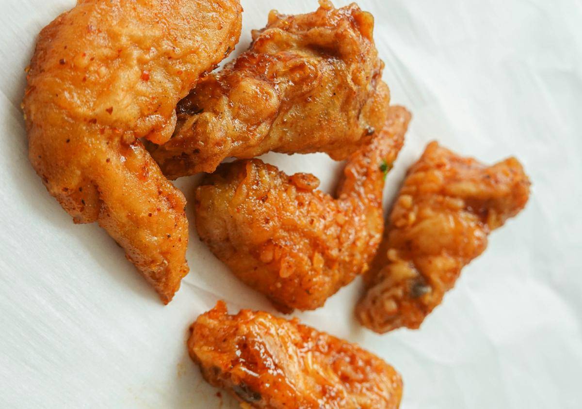 ilustrasi sayap ayam goreng