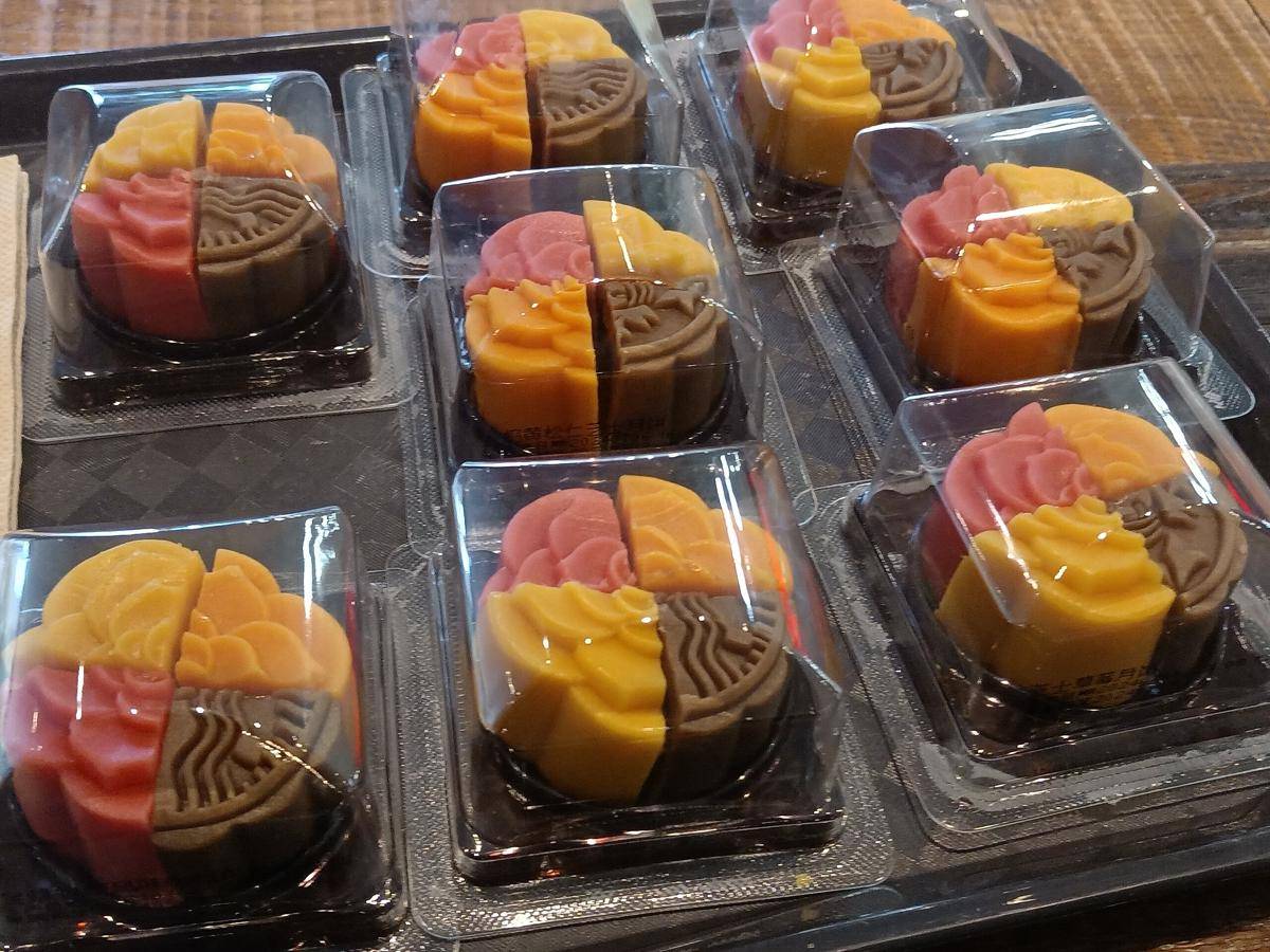 kue bulan (commons.wikimedia.org/Fumikas Sagisavas)