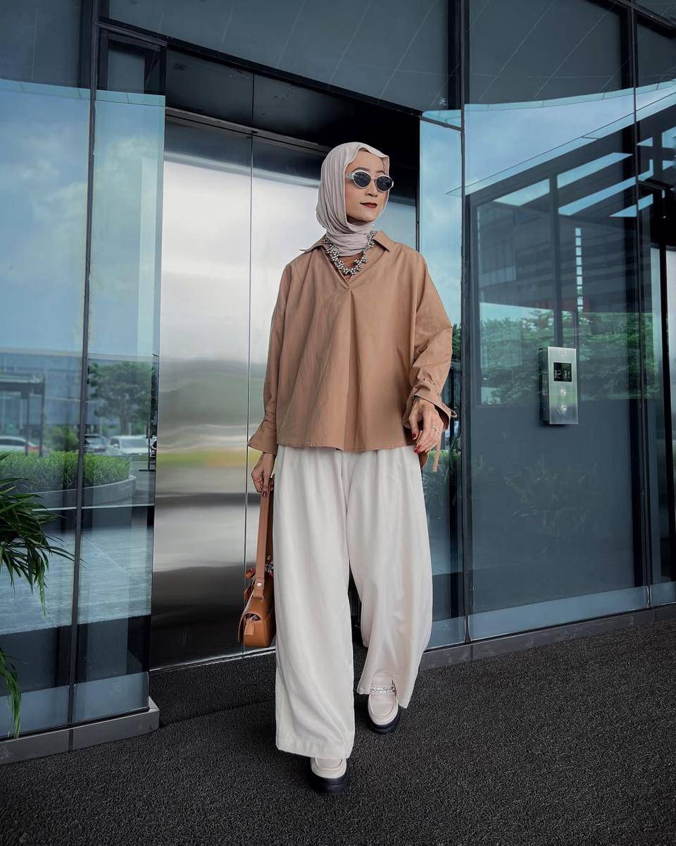 Gaya selebgram Viki Fitria