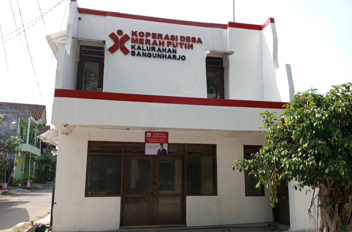 Kantor KDMP Bangunharjo Kapanewon Sewon Bantul terlihat tutup dan tidak ada aktivitas. (IDN Times/Daruwaskita)