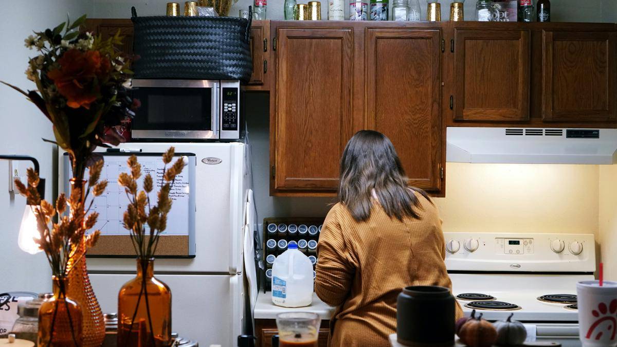 Ilustrasi wanita di dapur (Unsplash.com/Joel Drzycimski)