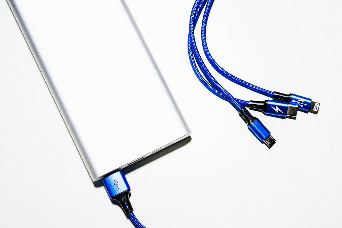 Micro USB, USB Type-C, dan Lightning Cable 
