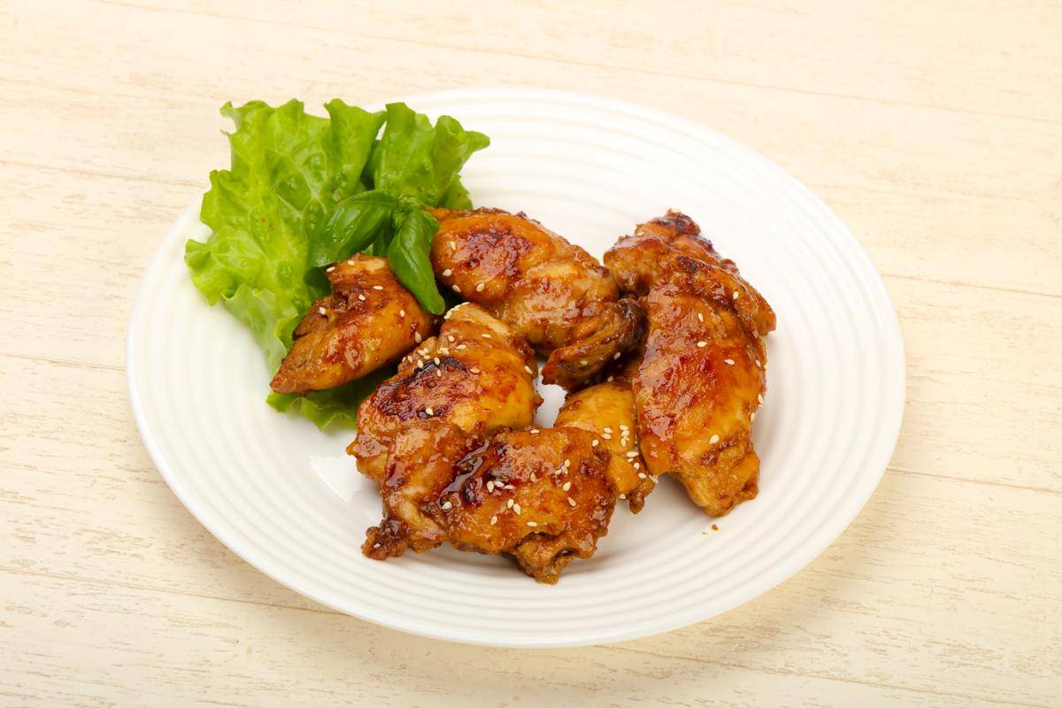 ilustrasi teriyaki chicken wings (vecteezy.com/Andrey Starostin)