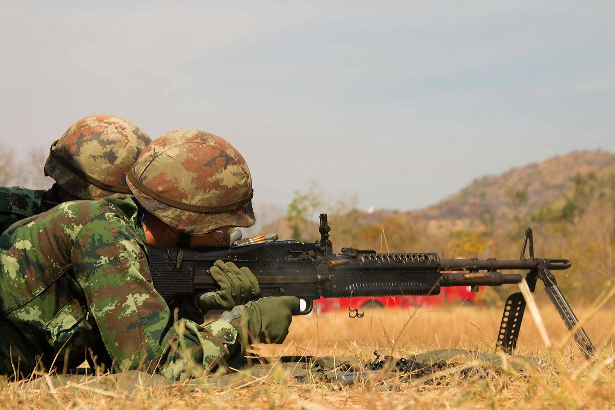 Ilustrasi Tentara Bersenjata