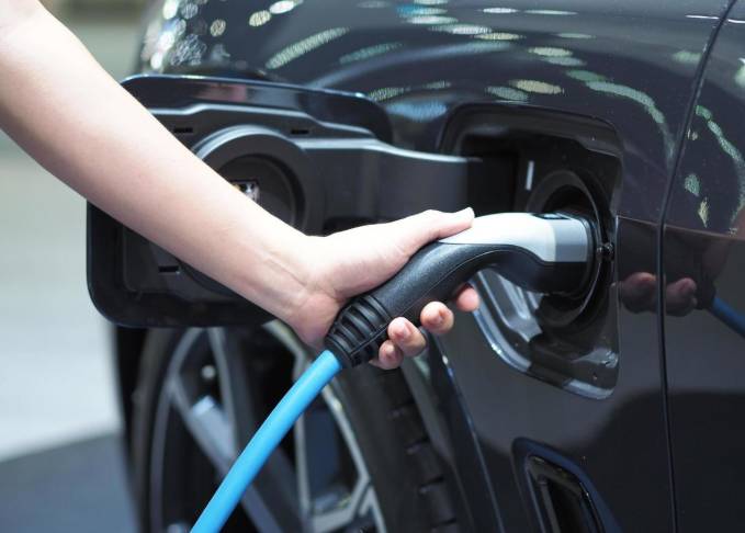 Benarkah Perawatan Mobil Listrik Lebih Murah Dibanding Mobil Bensin?