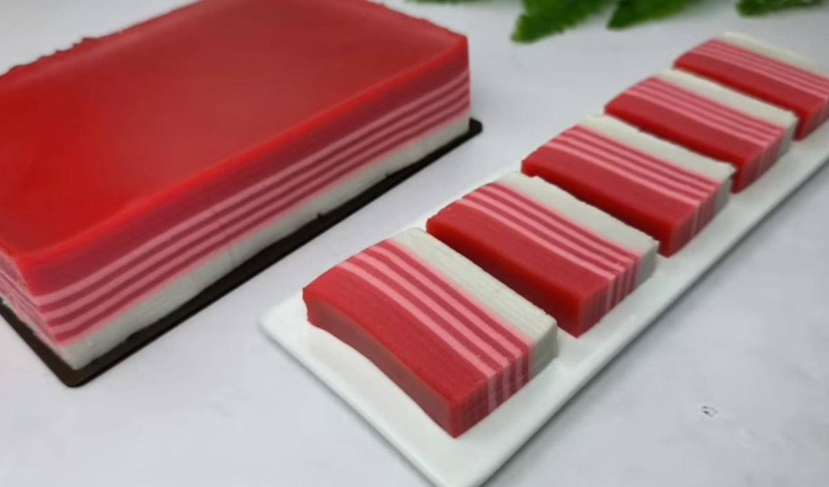 ilustrasi kue lapis merah putih 