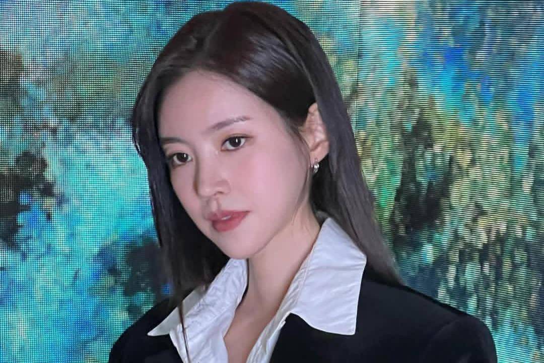 Jin Se Yeon (instagram.com/jinseyun.go)