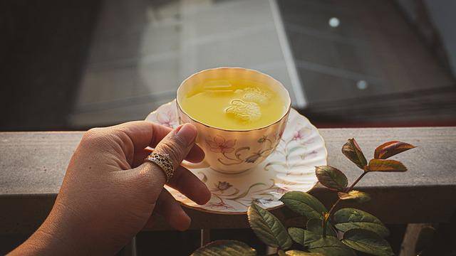 ilustrasi minum teh (pixabay.com/Fly_Fox)