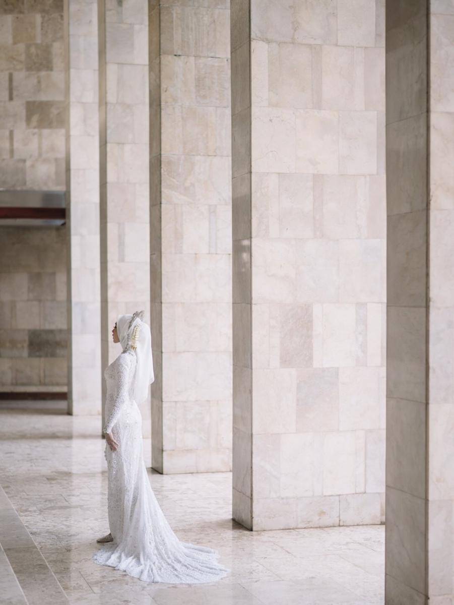In the in-betweens, love quietly showed up. Happy wedding to @arbaniyasiz & @raissarmdhn.Photo @-4.jpg