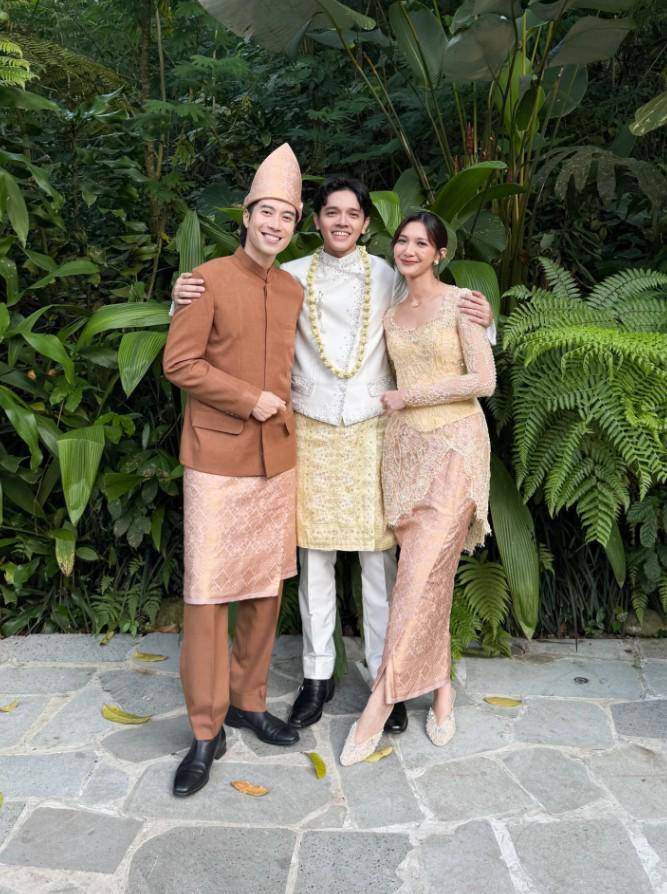 Vidi Aldiano dan Sheila Dara di Pernikahan Adiknya