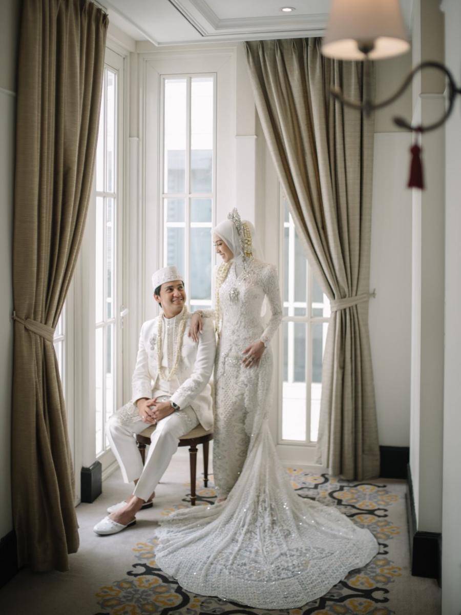 In the in-betweens, love quietly showed up. Happy wedding to @arbaniyasiz & @raissarmdhn.Photo @-2.jpg