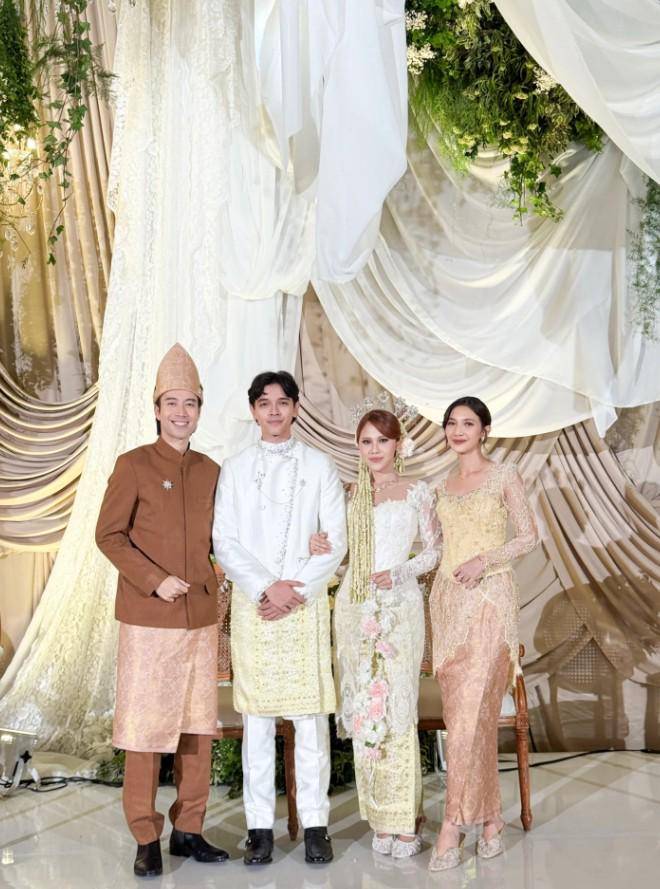 Vidi Aldiano dan Sheila Dara di Pernikahan Adiknya 