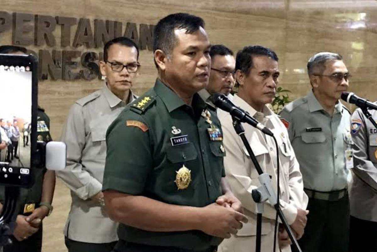 Wakil Kepala Staf TNI Angkatan Darat, Letnan Jenderal Tandyo Budi Revita di kantor Kementerian Pertanian. (ANTARA FOTO/Genta Tenri Mawangi)