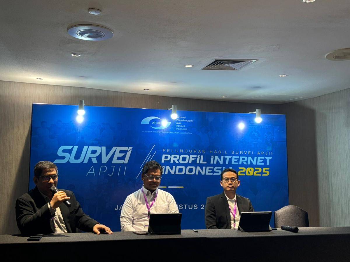 konferensi pers Hasil Survei Penetrasi dan Perilaku Pengguna Internet Indonesia 2025 (IDN Times/Rifki Wuda)