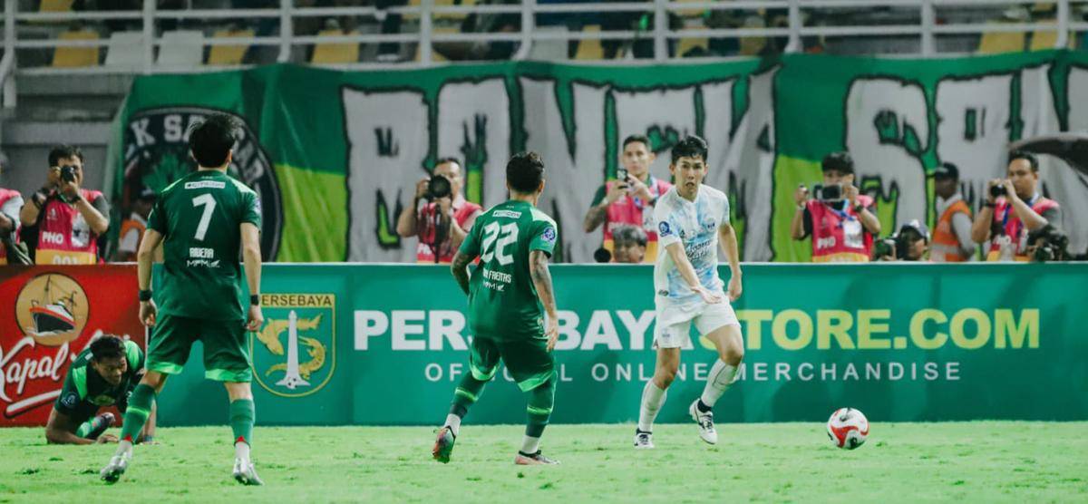 PSIM Jogja meraih hasil gemilang di laga pembuka Super League 2025/26 dengan menang atas tuan rumah Persebaya Surabaya, di Stadion Gelora Bung Tomo pada Jumat (8/8/2025).