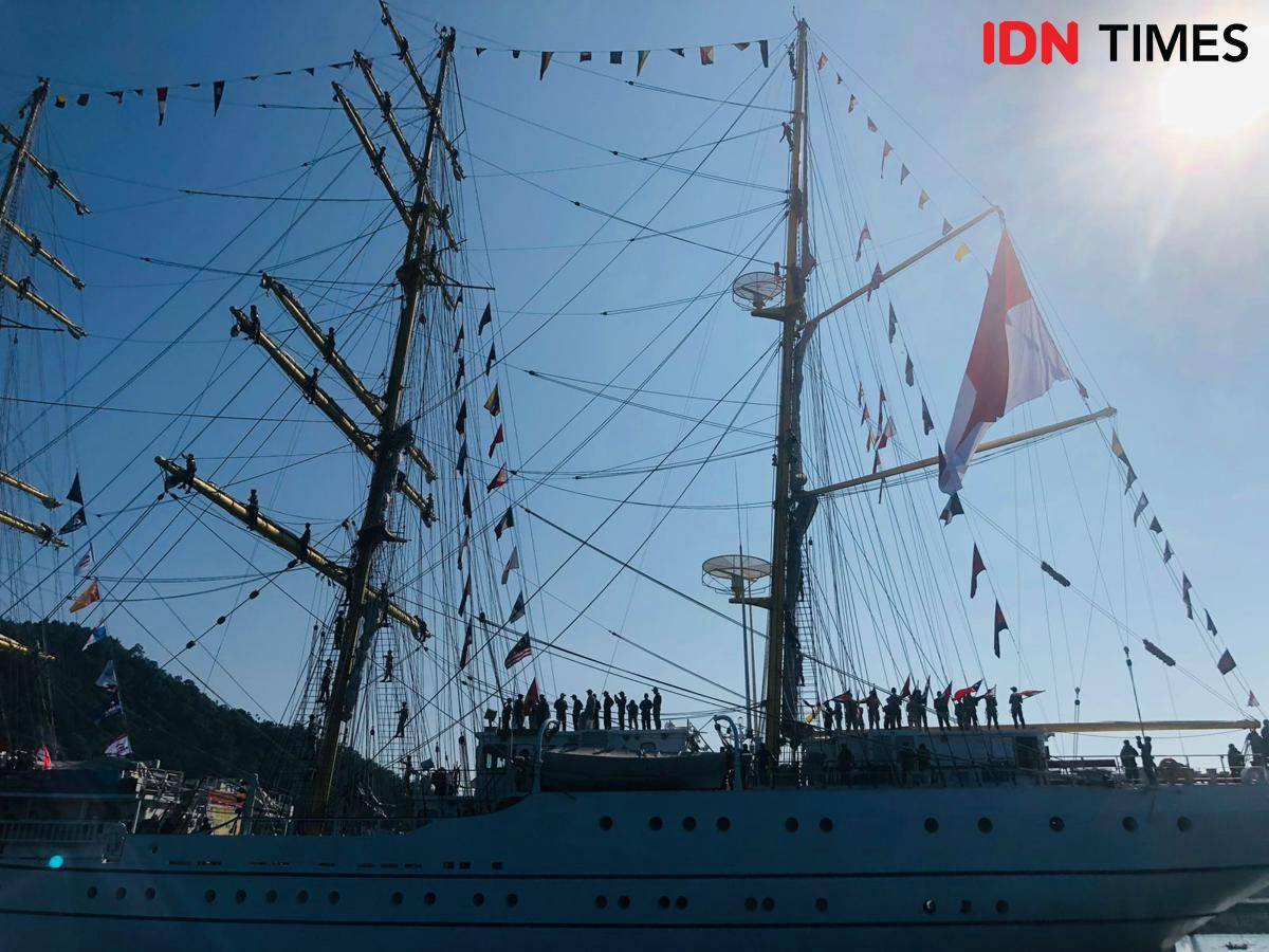 KRI Bima Suci sandar di Pelabuhan Teluk Bayur Padang (Foto: IDN Times/Halbert Caniago)