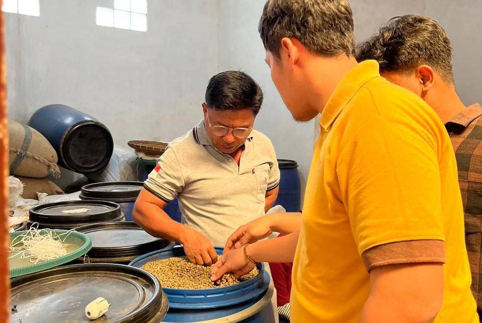 Dosen Program Studi Teknologi Pangan Institut Teknologi Sumatera (Itera) Turun Tangan Memberdayakan Kelompok Usaha “Ratu Luwak” (Dok/Humas Itera)
