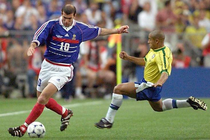 Momen Final Piala Dunia 1998 di Prancis yang disambut isak tangis. (Pinterest/CATCHMAN338)