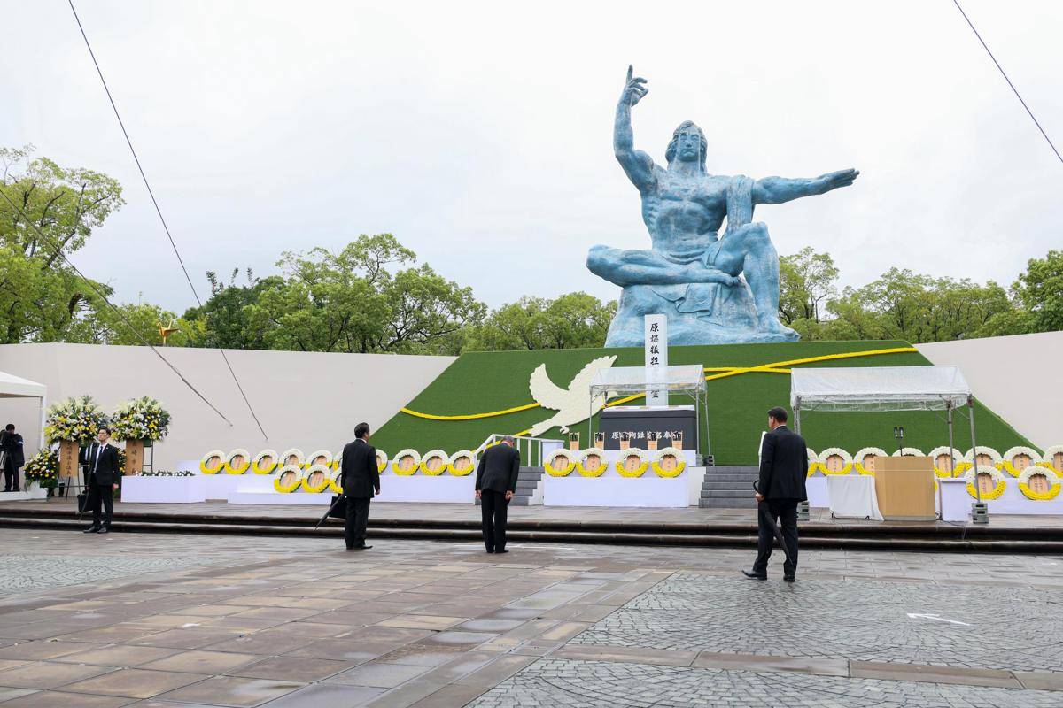 Pada tanggal 9 Agustus 2025, Perdana Menteri Jepang Shigeru Ishiba (tengah) menghadiri upacara Peringatan Perdamaian Nagasaki tahunan yang diselenggarakan di Taman Perdamaian Kota Nagasaki. (Foto: Laman resmi Kantor Perdana Menteri Jepang/japan.kantei.go.jp)