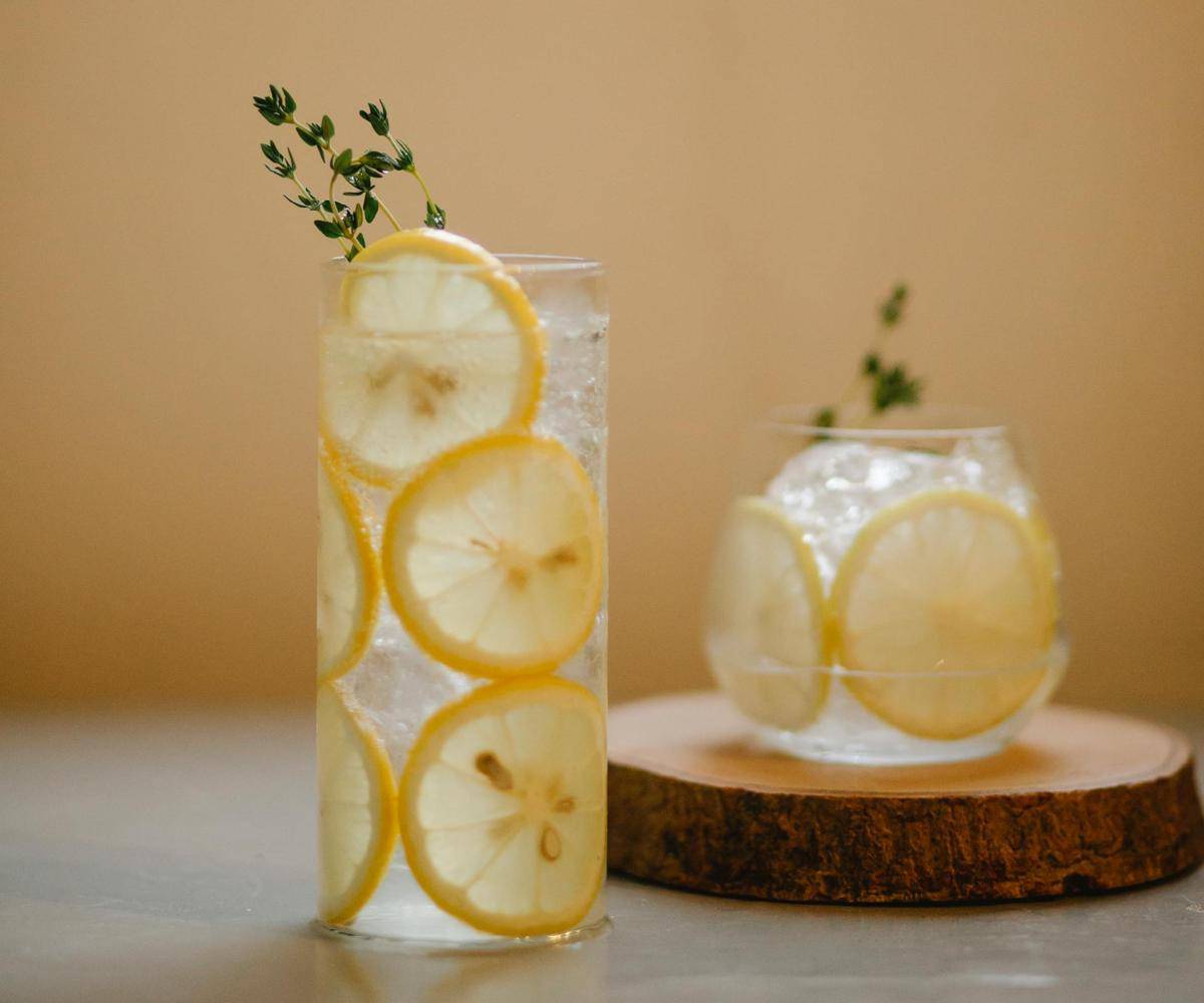 ilustrasi infused water (pexels.com/Charlotte May)