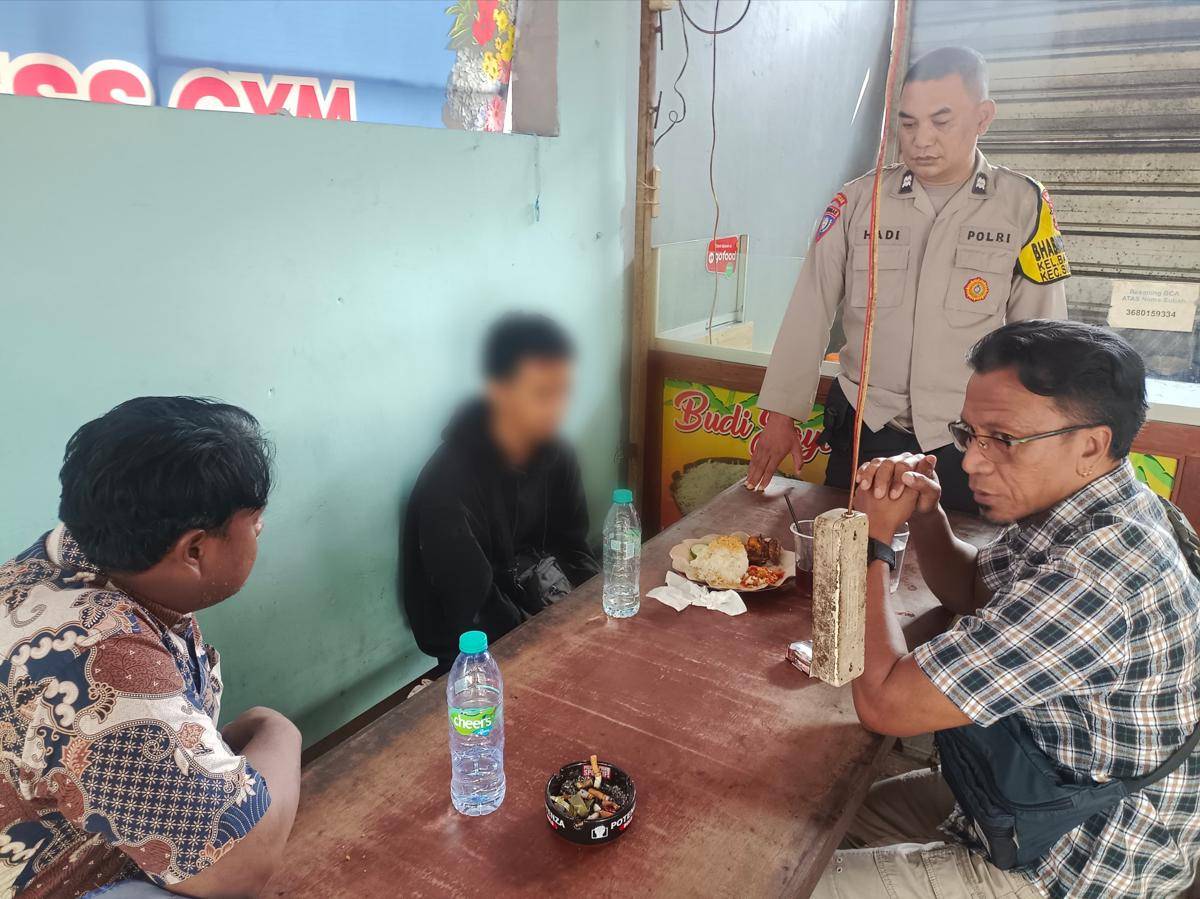Pemuda asal Pasuruan diamankan usai lepas bendera Arema. (Dok. Humas Polres Malang)